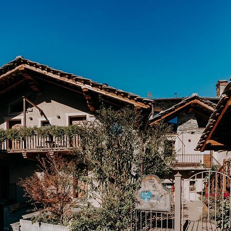 Au Coeur Du Village Chambres D'Hotes & Spa Arnad Exteriör bild