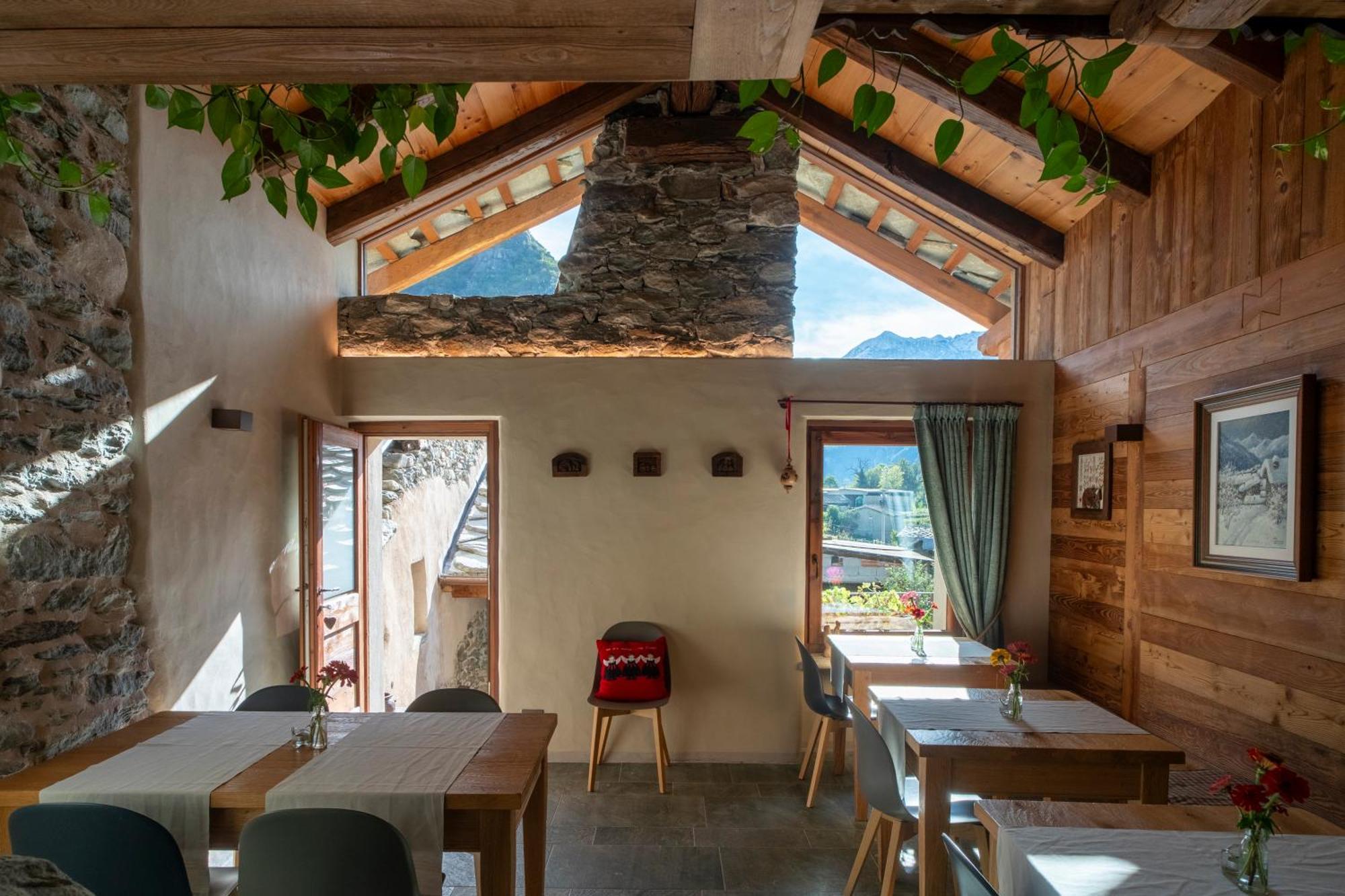 Au Coeur Du Village Chambres D'Hotes & Spa Arnad Exteriör bild