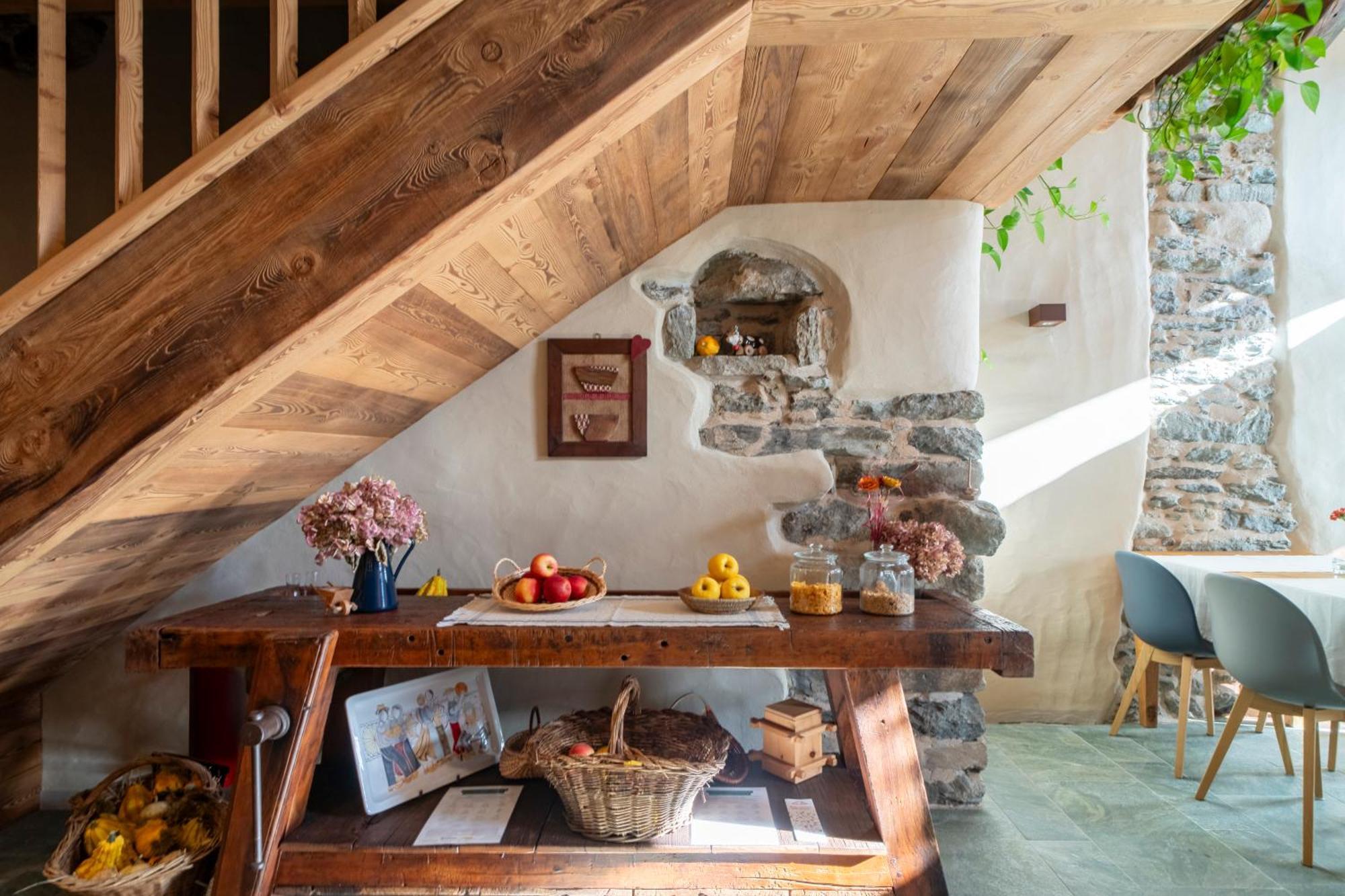 Au Coeur Du Village Chambres D'Hotes & Spa Arnad Exteriör bild
