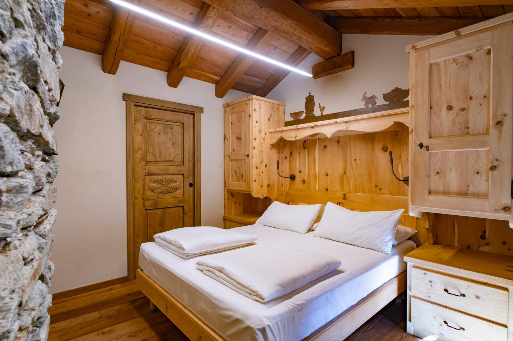 Au Coeur Du Village Chambres D'Hotes & Spa Arnad Exteriör bild