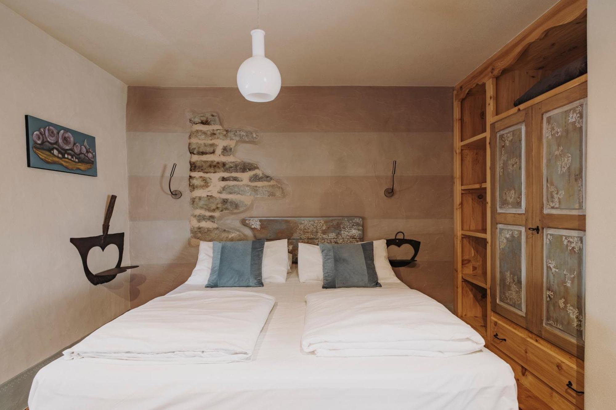 Au Coeur Du Village Chambres D'Hotes & Spa Arnad Exteriör bild