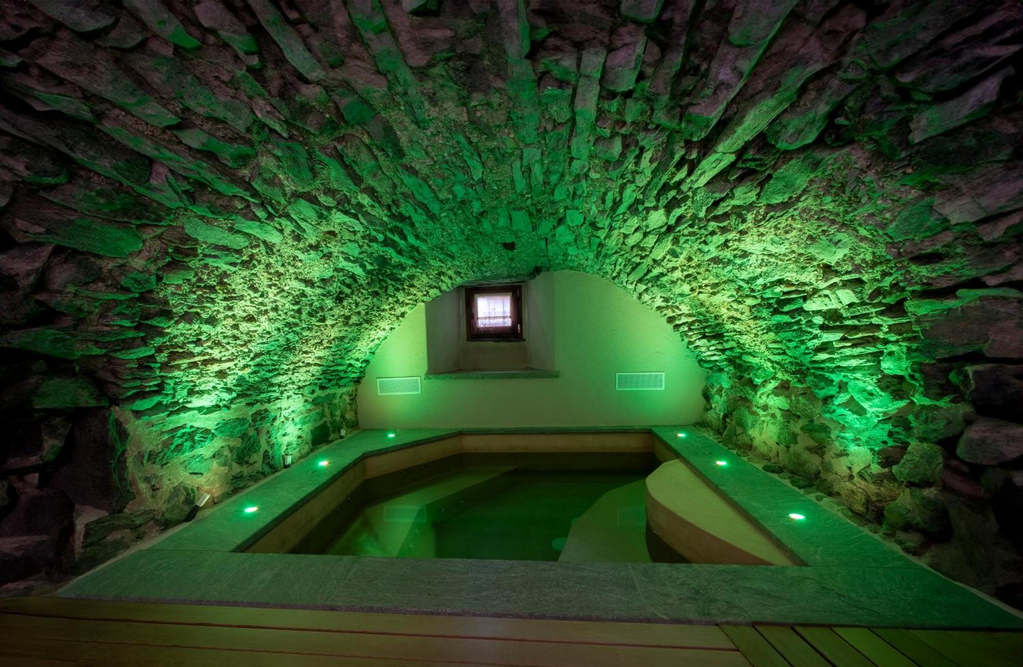 Au Coeur Du Village Chambres D'Hotes & Spa Arnad Exteriör bild