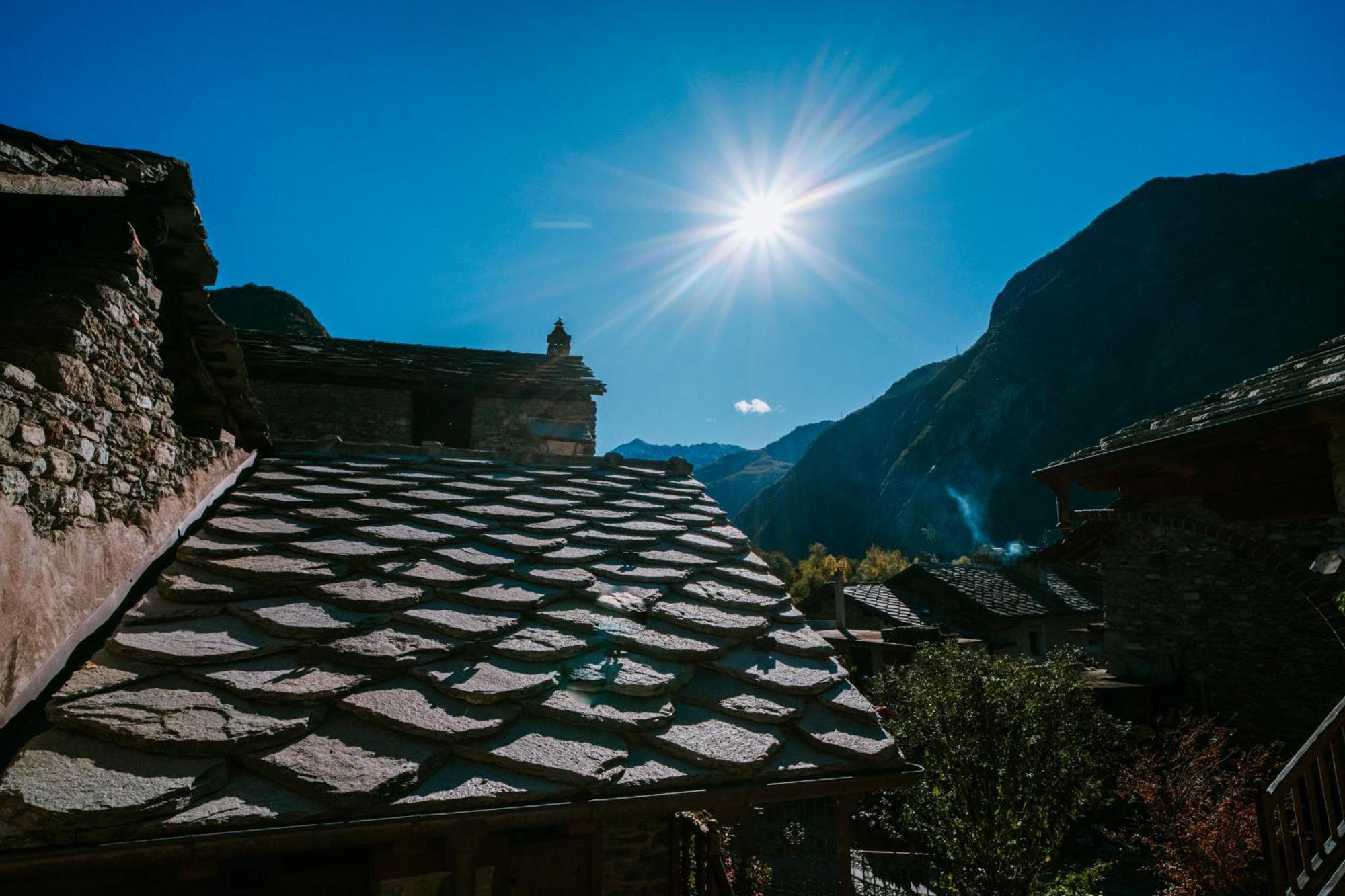 Au Coeur Du Village Chambres D'Hotes & Spa Arnad Exteriör bild
