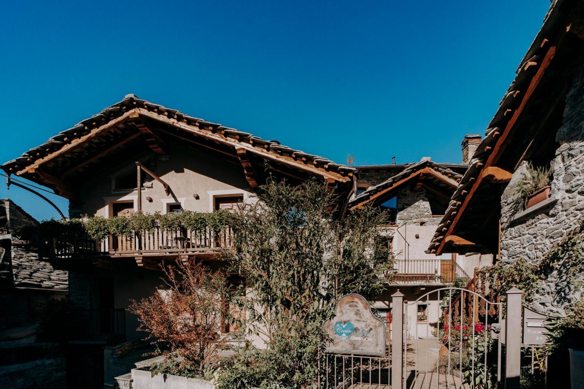 Au Coeur Du Village Chambres D'Hotes & Spa Arnad Exteriör bild